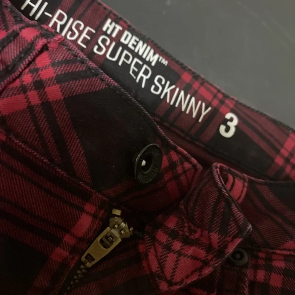 a976-A4~ HT Denim, Hot Topic~Size 3 Woman Bottoms, 26 Inch Waist~Womens~Pants - Picture 6 of 14